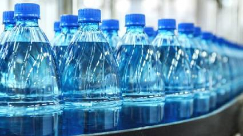 Опасен химикал в пластмасовите бутилки води до коварни болести