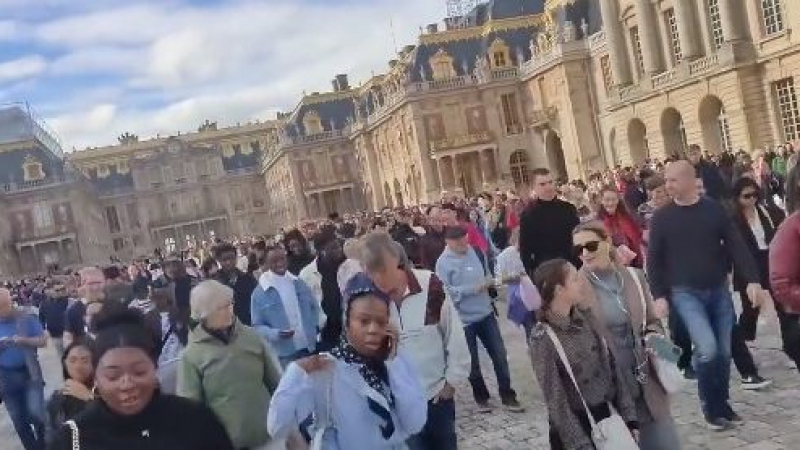 Българин насред хаоса във Версай: Излязоха много войници с автомати и прозвуча сигнал за евакуация