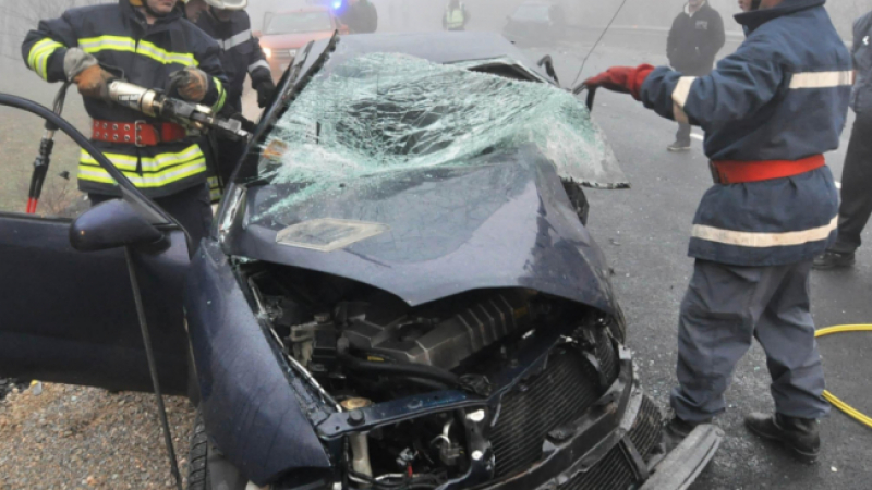Трагично меле на пътя край Добрич: Мъж загуби живота си след удар в кола 