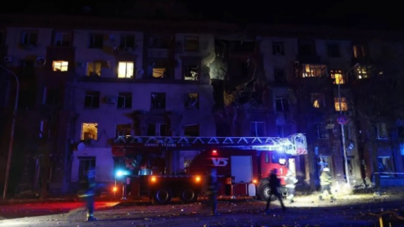 Ракетен удар разруши жилищна сграда в Запорожие, израелците показаха ВИДЕО с ракетата, която окървави болницата в Газа