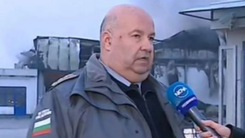 Никой не е застрахован: Шефът на пловдивската пожарна стана жертва на... СНИМКИ