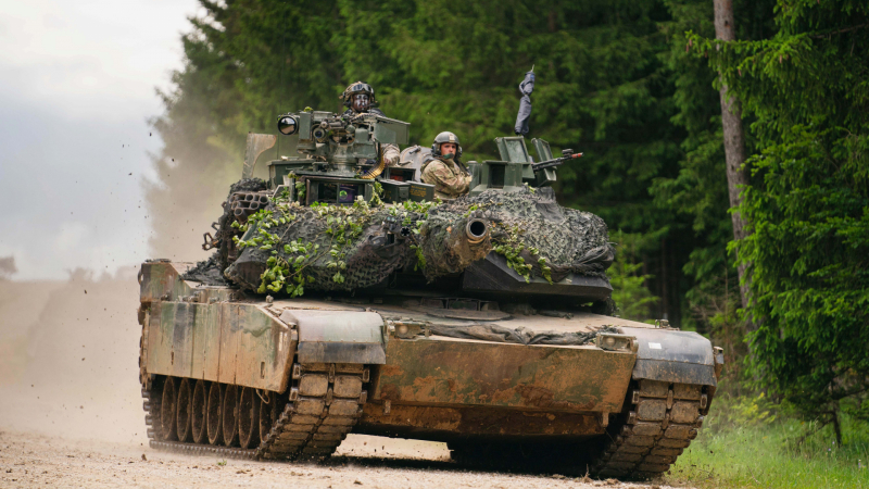 Newsweek: Танковете Abrams създават проблеми на ВСУ 