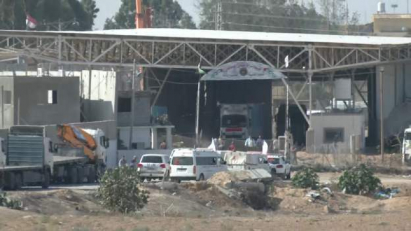 Най-накрая! Отвориха пункта Рафах, камионите с помощи влизат в Газа ВИДЕО