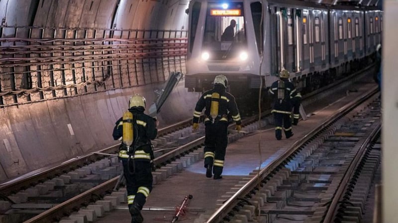 Извънредно: Огнен ужас в софийското метро, тече масова евакуация СНИМКИ