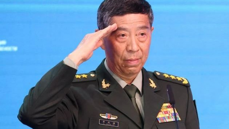 Трус! Биха шута на китайския министър на отбраната