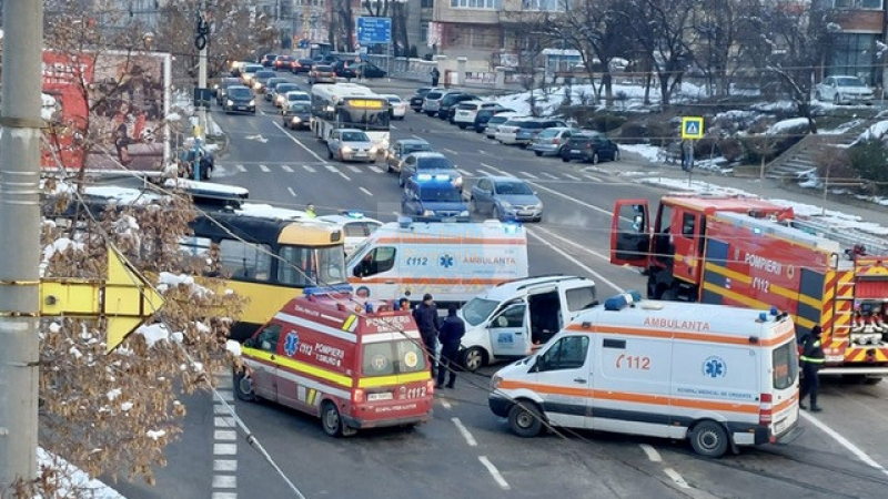 43-г. жена се метна от петия етаж на сграда, падна върху...