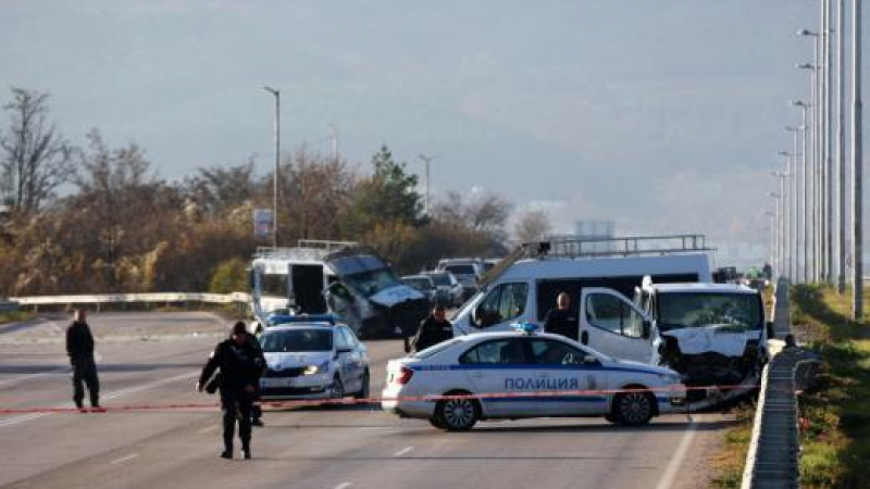 Бесен екшън на АМ "Тракия": Гонка с мигранти остави двама мъртви на асфалта 