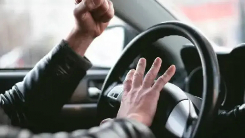 Грозна проява на агресия на пътя от шофьор към майка, а причината е абсурдна