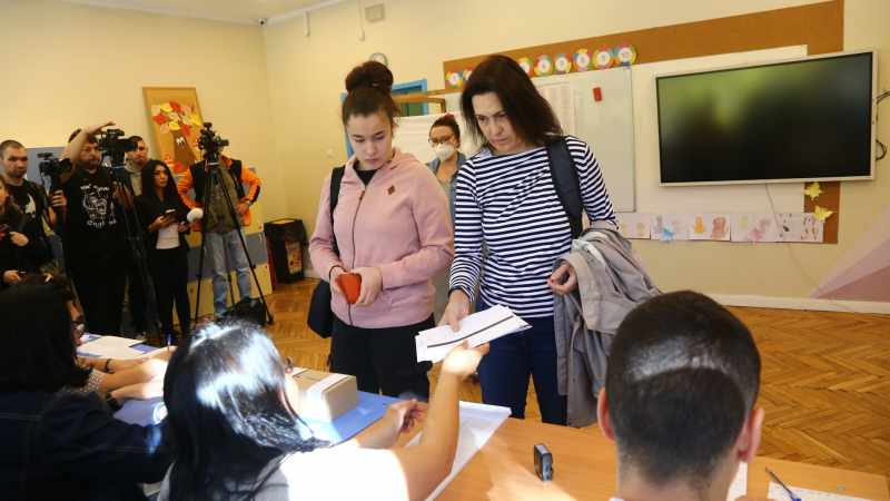 ЦИК обяви колко българи излязоха да гласуват в неделя 