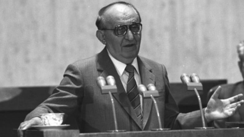 Преди да се издигне в партийната йерархия, Тодор Живков е бил кмет на...