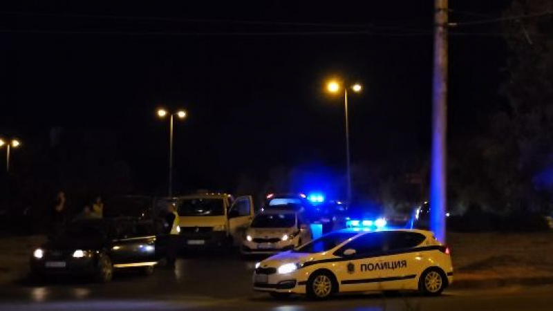 Екшън по тъмно в Сливен, има куп задържани ВИДЕО 