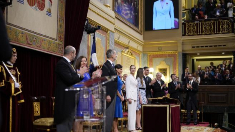 Бъдещата кралица на Испания в чисто бяло се закле във вярност на страната ВИДЕО