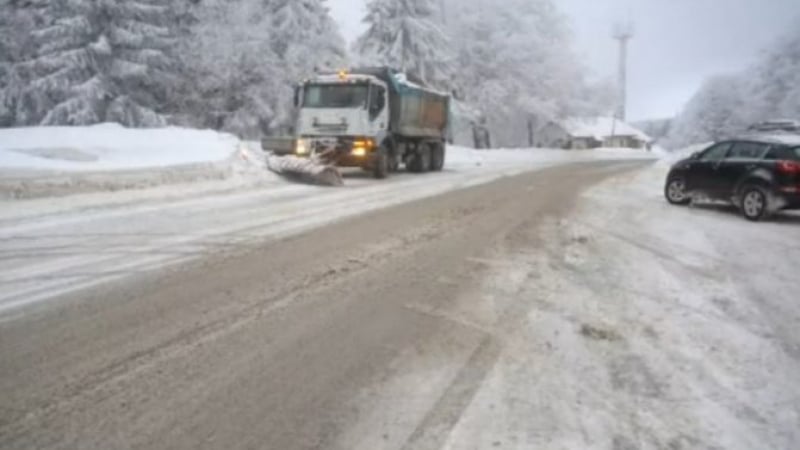 Важна новина за шофьорите на камиони! Грозят ги сериозни глоби, ако през зимата тръгнат през...