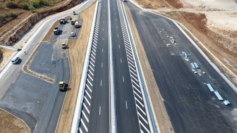 Появиха се първи СНИМКИ на най-новата магистрала у нас