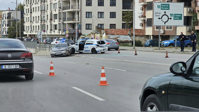 Жесток екшън във Варна с ранени полицаи! Зрелищни СНИМКИ