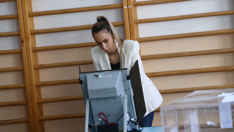 ЦИК издаде тънкия момент при гласуване с машина в неделя СНИМКИ