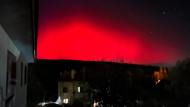 Поличба или чудо! Кървавочервено небе захлупи България след втория тур на кметските избори! Зрелищни СНИМКИ