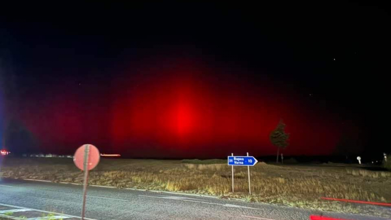 Шефът на обсерваторията в Рожен разкри тайните на червеното сияние в родното небе ВИДЕО