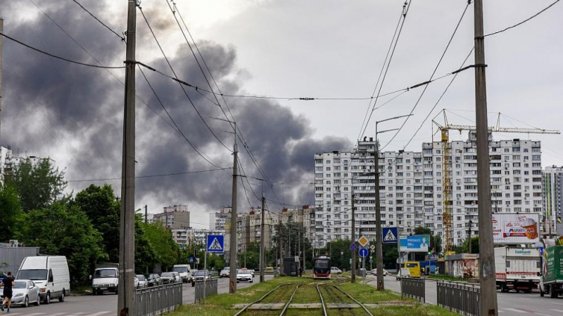 Силни експлозии разтърсиха Киев, вият сирени за въздушна тревога
