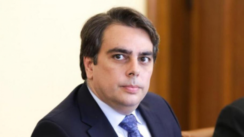 Голяма секира с осигуровките от Асен Василев в бюджета за следващите 3 години
