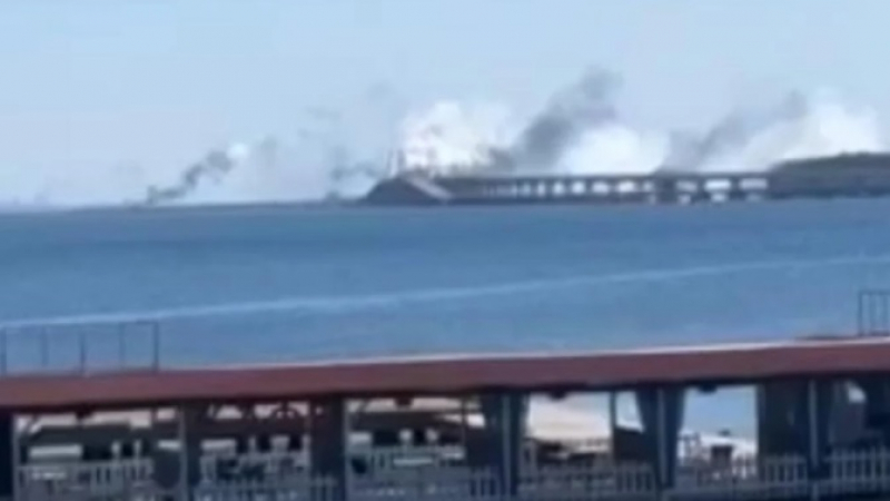 Очакват се нови удари по Кримския мост, руснаците тръпнат и ето какво правят