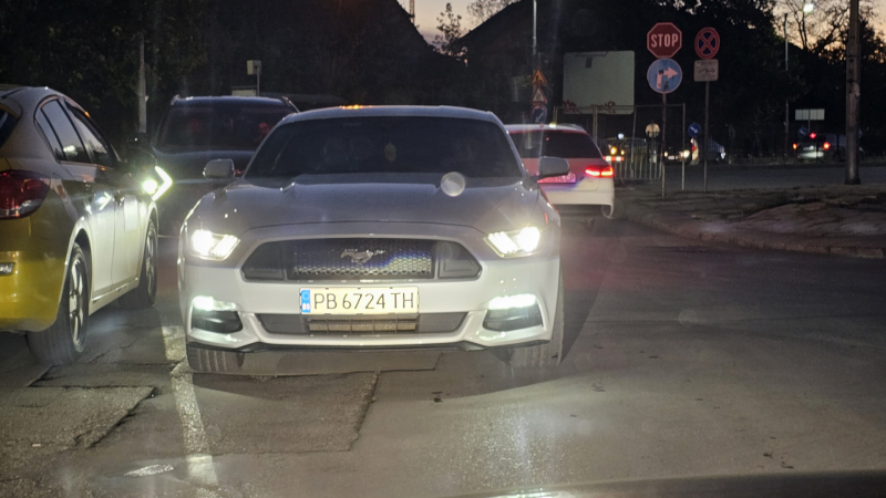 Пловдивски гъзар със скъпарско возило изнагля тотално, дрогиран ли е? СНИМКИ