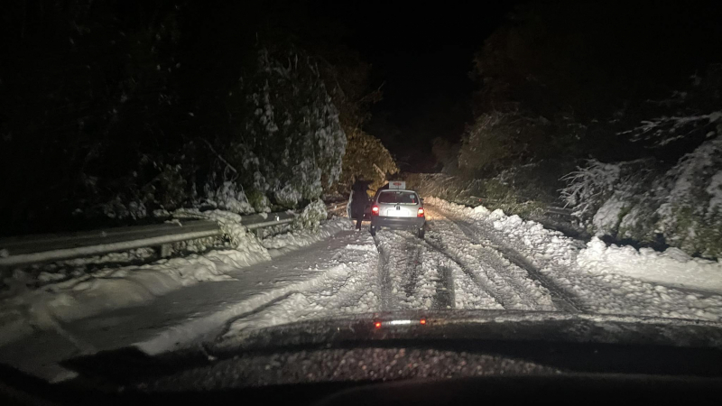 Апокалиптична картина: Пътят към Турция е затрупан със сняг СНИМКИ