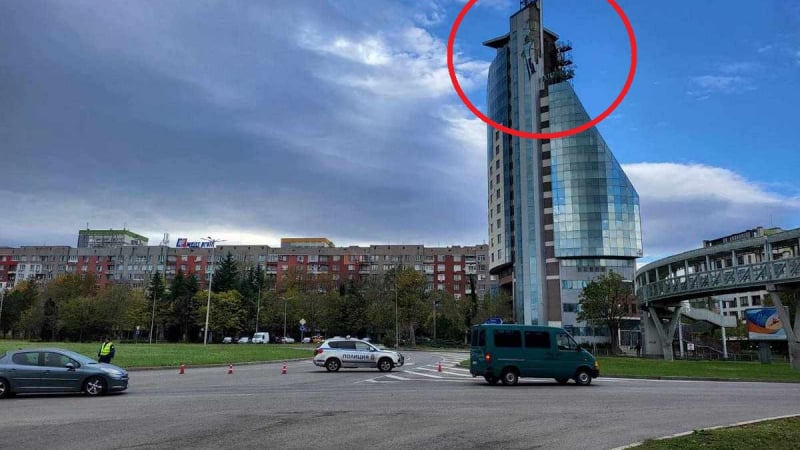 Ураганът започна да руши хотели в Бургас, първият е ... 