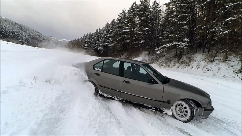 Тези румънци показаха как се шофира BMW в снега ВИДЕО 
