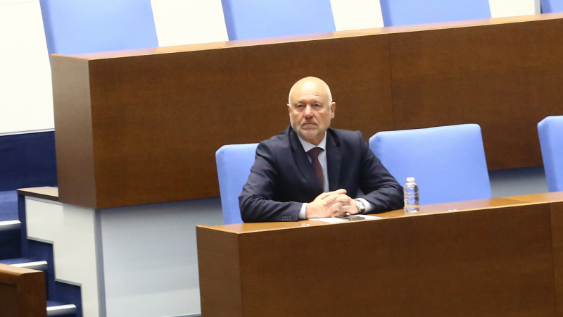 Анализатор: Тагарев вчера пак се е клел във вярност на Украйна, превръща България в нетен донор