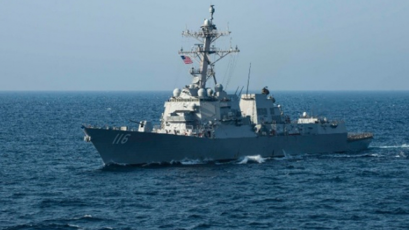 Американски военен кораб унищожи атакуващи дронове
