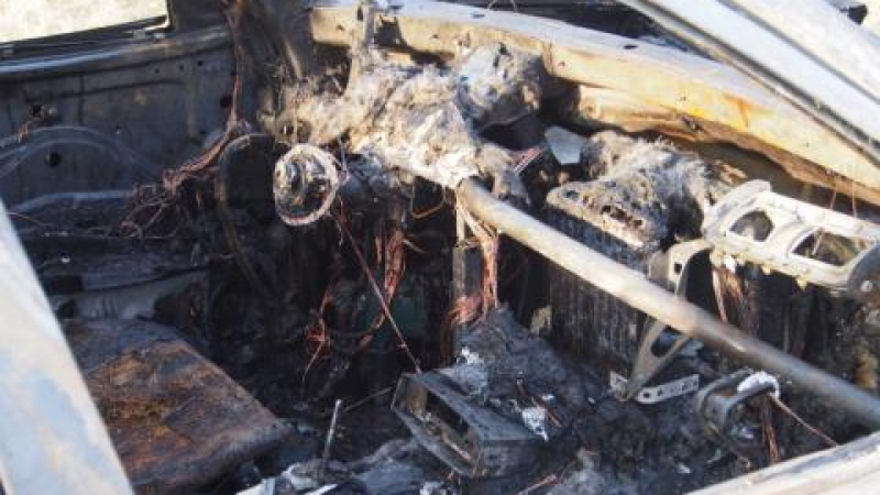 Огнен ад край Пазарджик! Човек изгоря жив в запалила се кола СНИМКИ