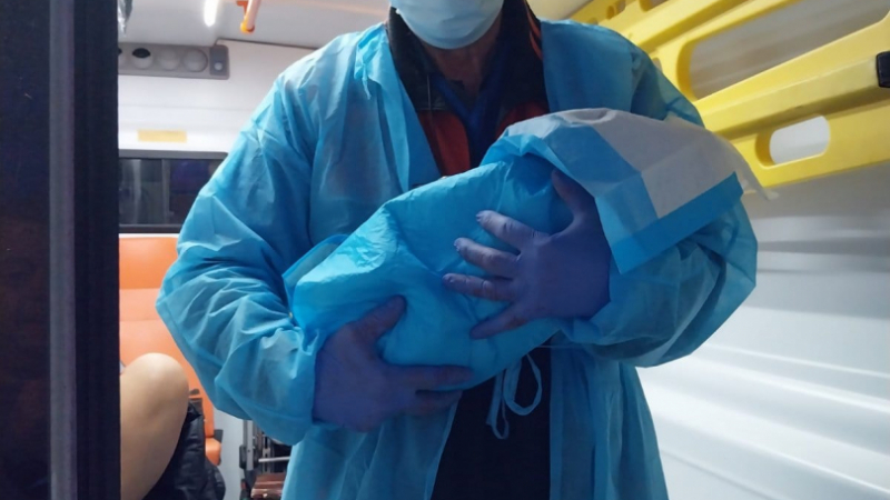 Фелдшер изроди бебе в линейка в Бургас