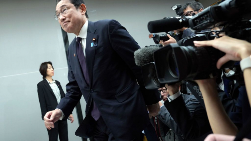 Японският премиер избяга панически от резиденцията си, причината е зловеща