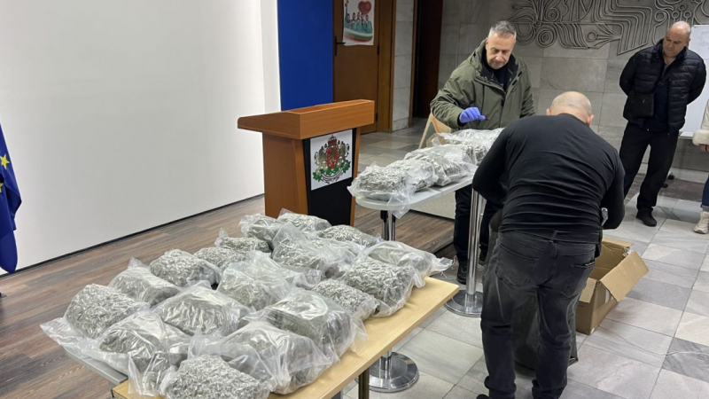 Спипаха роден държавен служител с 30 пакета дрога