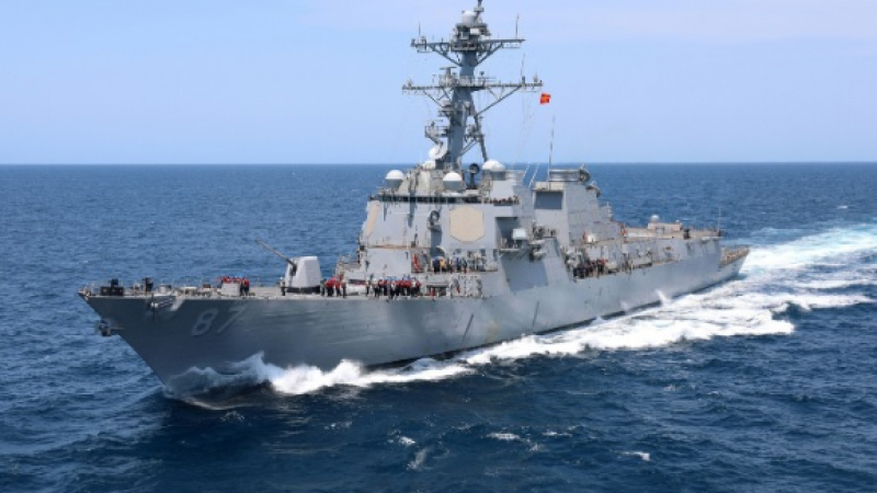Нова коварна тактика на хусите поставя US военните кораби в опасен капан ВИДЕО