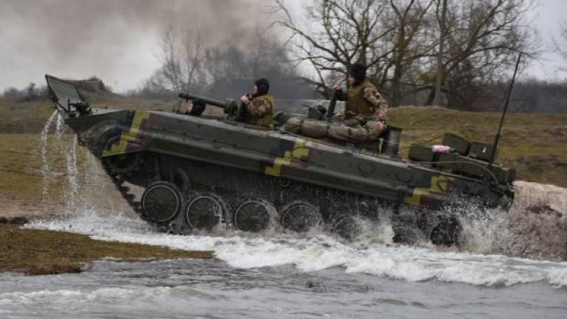 Показаха драматичен инцидент с БМП на украинските сили ВИДЕО