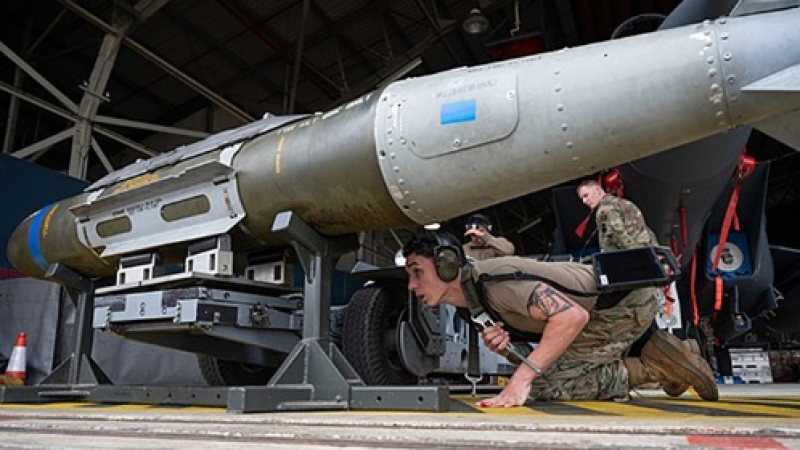 "Ройтерс": Отложиха доставките на важно оръжие за Украйна