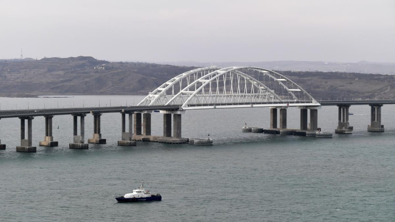 От Киев обявиха за бомбардировка на Кримския мост, моментът бил идеален
