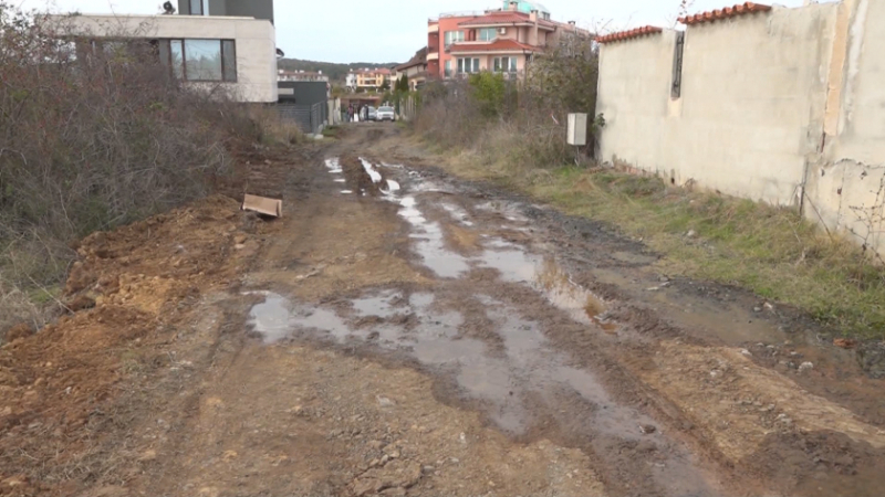 В търсене на имане: Тузарите в Созопол пропищяха от случилото се край домовете им СНИМКИ