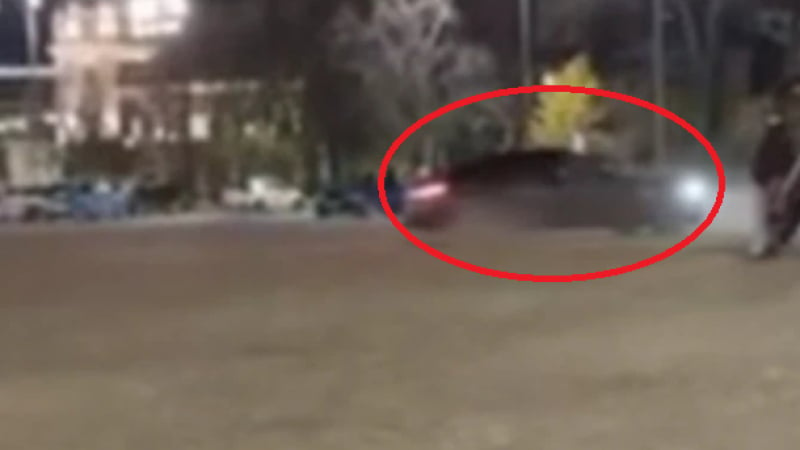  Шофьор се качи на спортен автомобил и направи немислимото в центъра на София ВИДЕО
