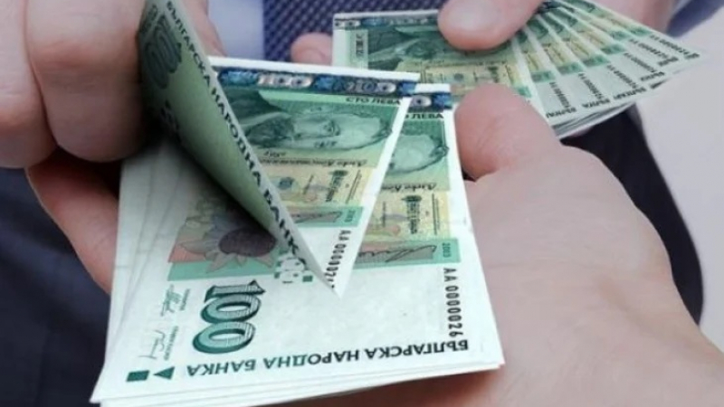 Тайната падна: Ето кой и какви бързи кредити тегли в България 