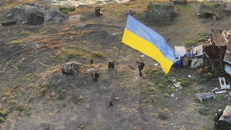 Британското разузнаване: Украйна свали руски Су-24 край Змийския остров
