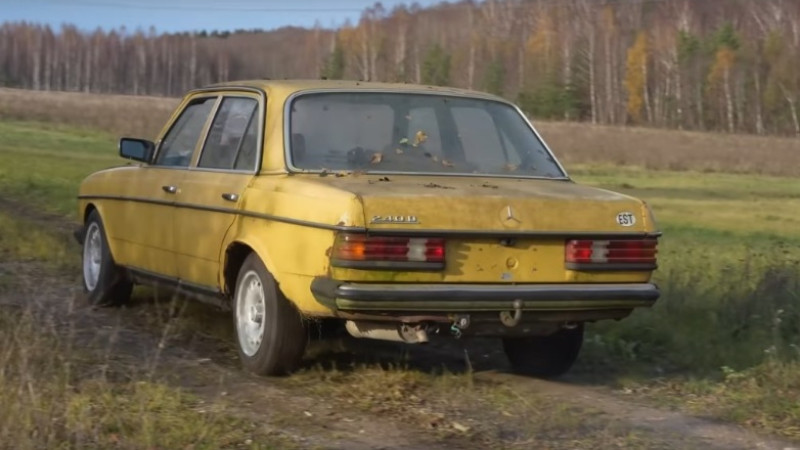 Легендарна надеждност: Стар Mercedes запали и тръгна след 14 години на бунище ВИДЕО