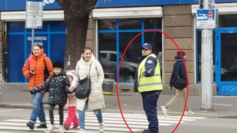 Цяла София говори за тази полицайка и постъпката й, а мрежата прегря ВИДЕО