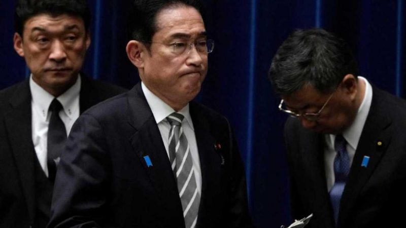 Уволнения на министри и масови оставки в Япония заради скандал