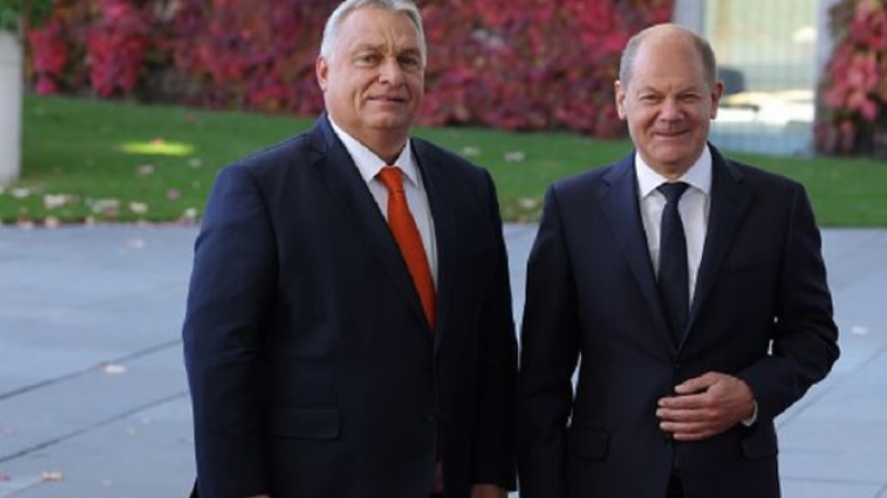 "Политико": Политически финт на Шолц убеди Орбан да не използва вето срещу Украйна в ЕС