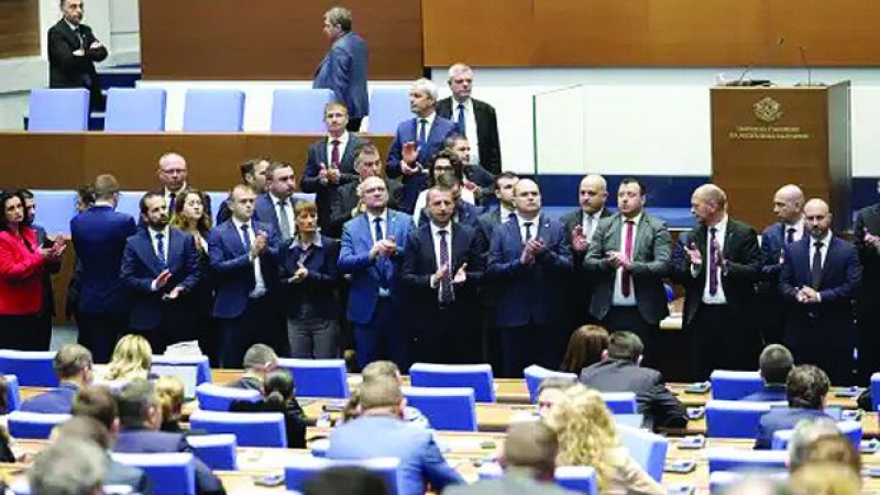 Опозицията се разцепи, ще заработи ли парламентът
