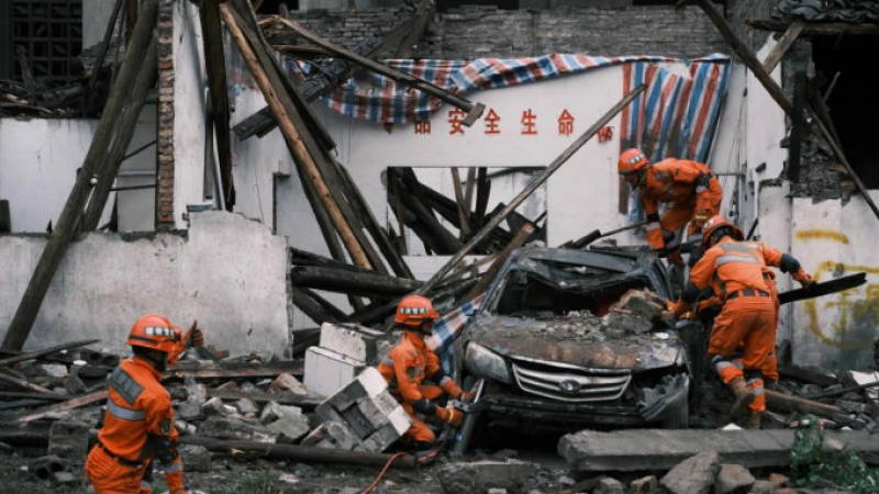 Мощно земетресение разтърси Китай и взе много жертви СНИМКИ