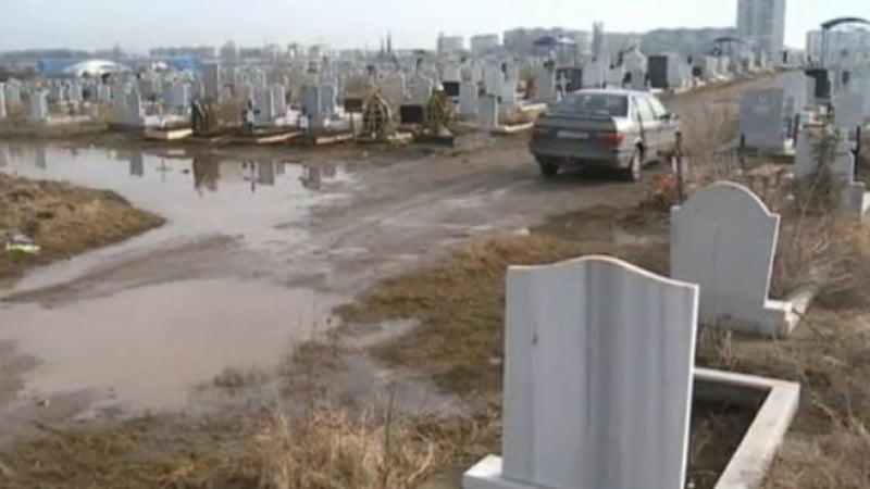 Зловеща история от гробищния парк „Бакърена фабрика” в София, мрежата кипна